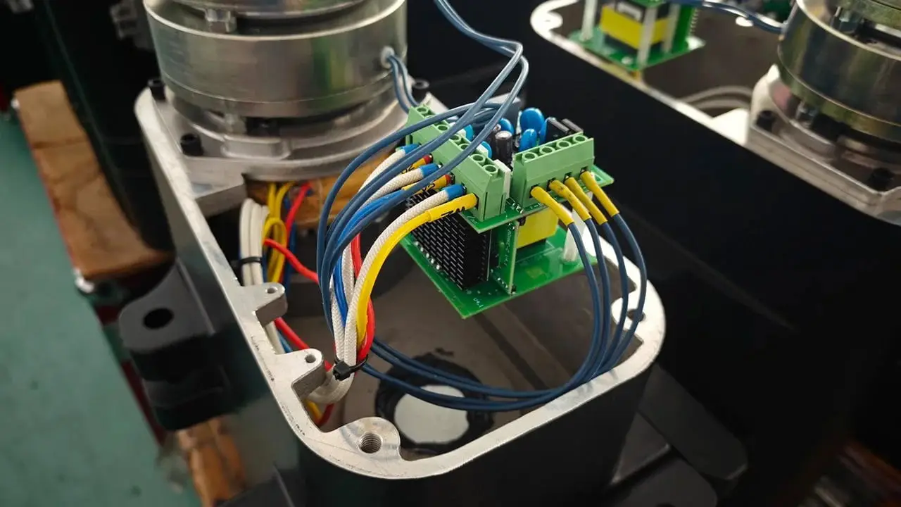 Integrated control board inside cast aluminum hoist housing