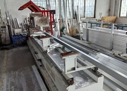 Aluminum-profile-cutting.jpg
