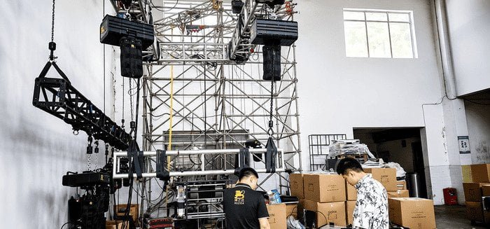 Engineer testing stage electric chain hoist load capacity